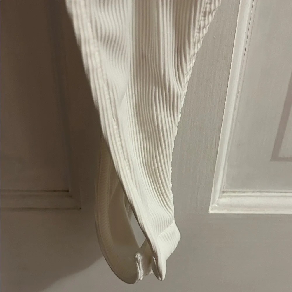 Edikted Ribbed Bodysuit - Picture 7 of 9